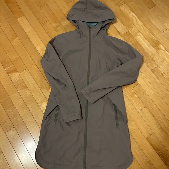 Lululemon Rain Jacket - Picture 2 of 8